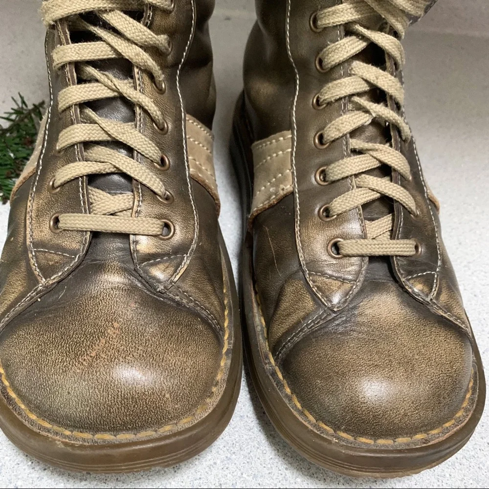 DR. MARTEN’S tan and brown leather boots, 7_5